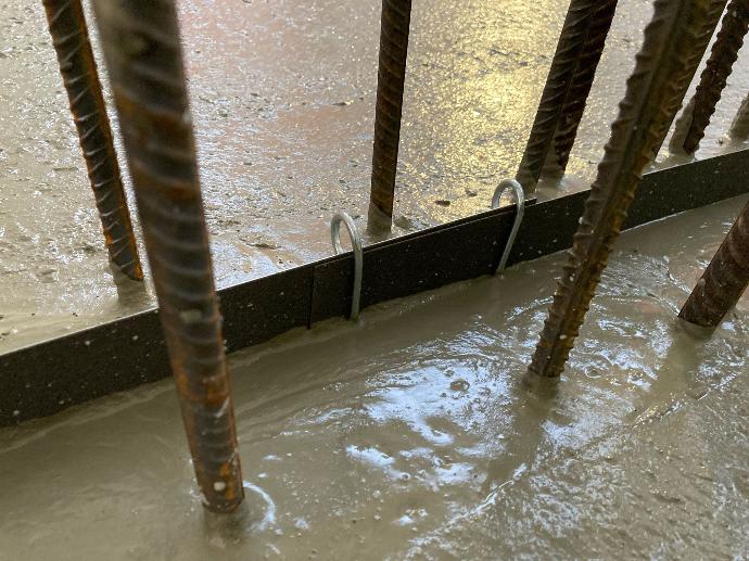 WPM® Metal Sheet Waterstop 125L during the concrete pouring