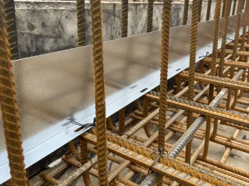 WPM® Metal Sheet Waterstop 125L before the concrete cast. WPM® Metal Sheet Waterstop 125L before the concrete cast.